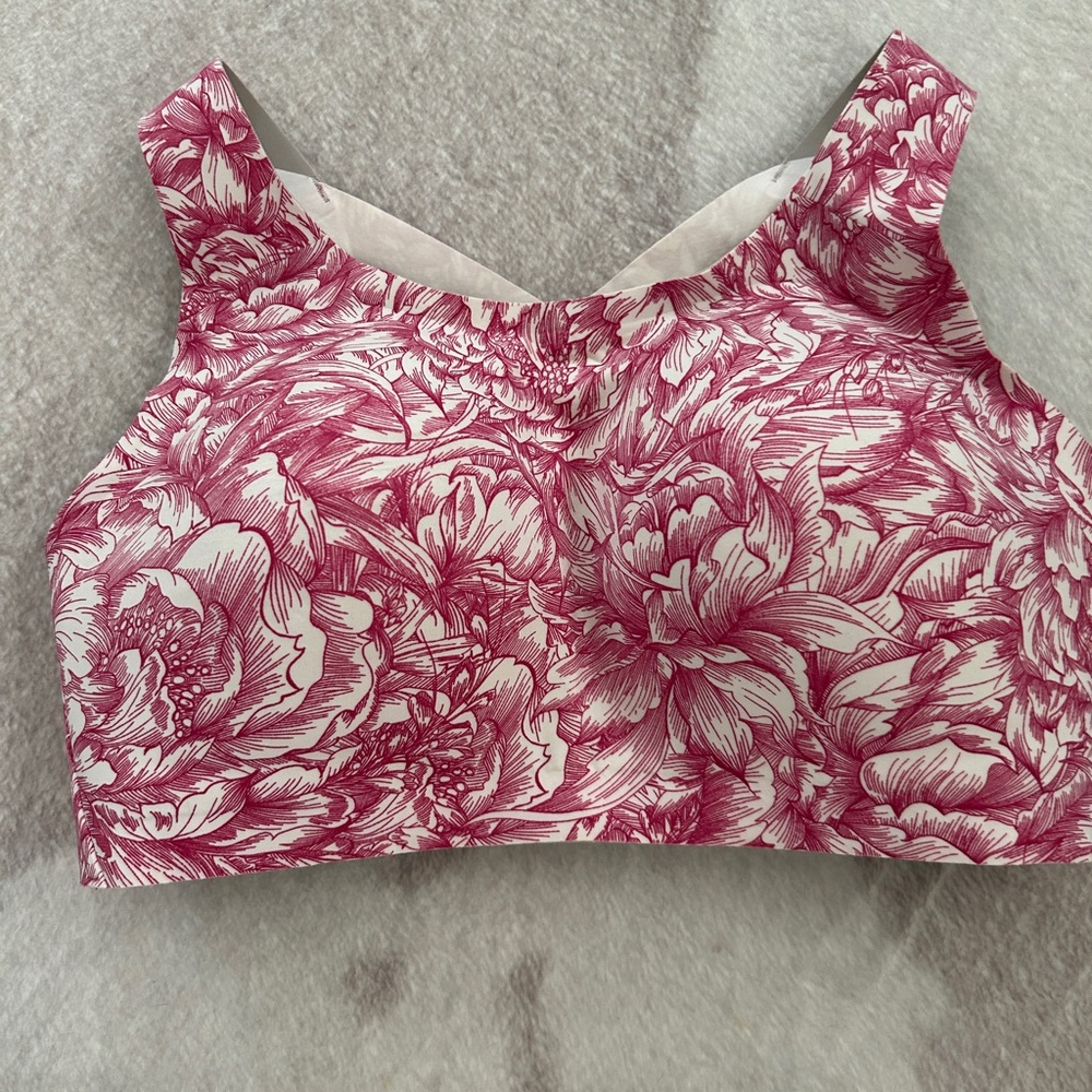 Lululemon Enlite Sports Bra Size 34DD Like New